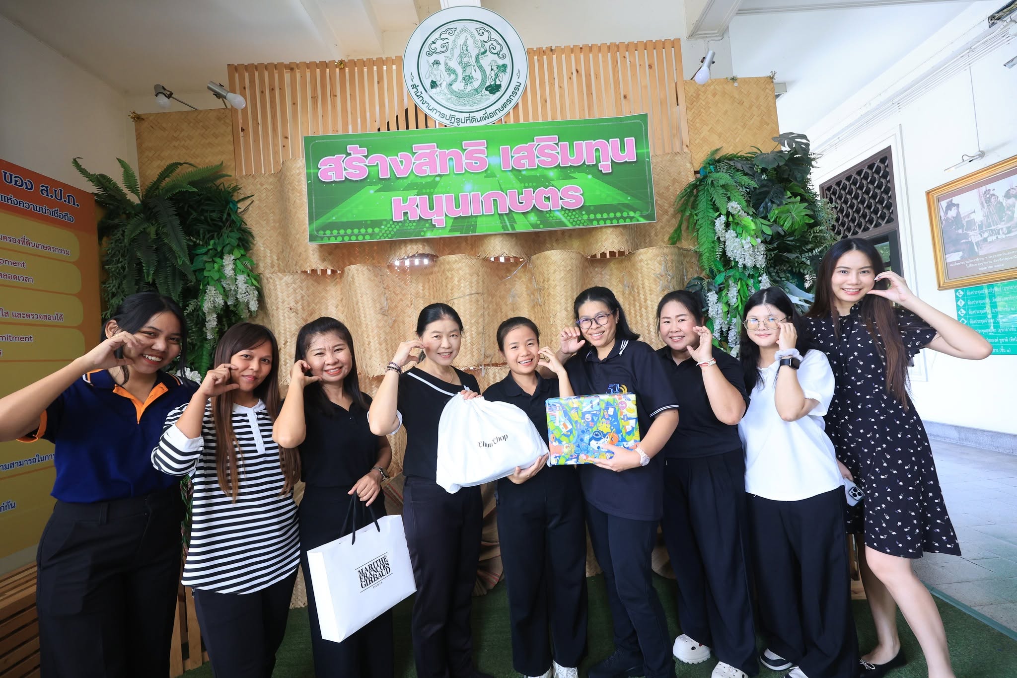 title - สำนักบริหารกลาง ร่วมแสดงความยินดีกับ เจ้าหน้าที่กลุ่มการเงิน เนื่องในโอกาสเข้ารับตำแหน่งใหม่ 